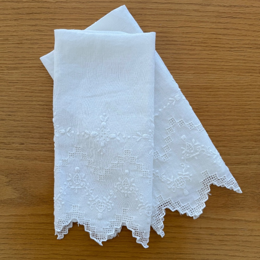 VINTAGE EMBROIDERED HAND TOWELS